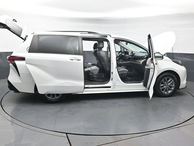 Certified 2022 Toyota Sienna XLE image 56