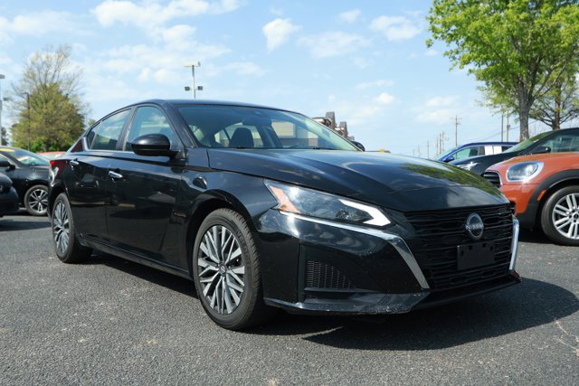 Used 2023 Nissan Altima 2.5 SV FWD image 3