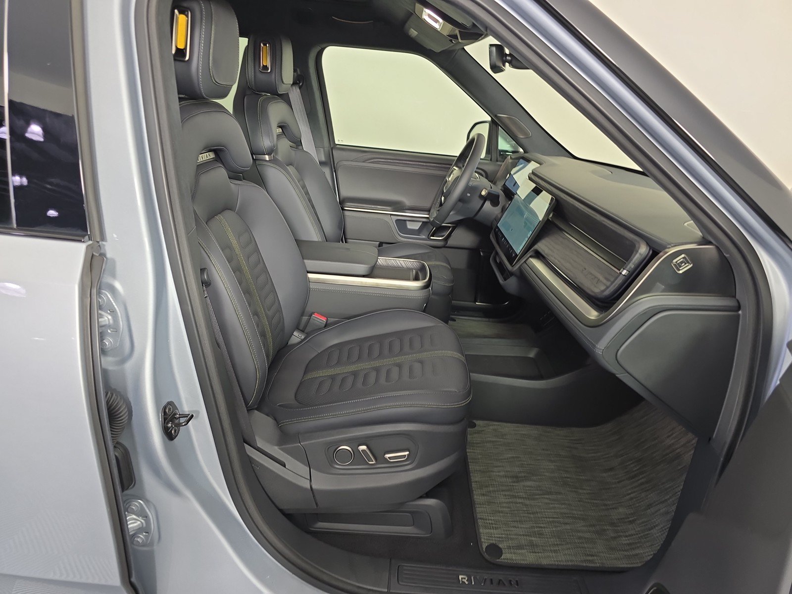Used 2024 Rivian R1T Adventure AWD/4WD image 19