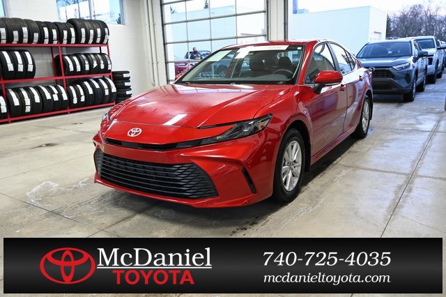 Certified 2025 Toyota Camry LE image 1