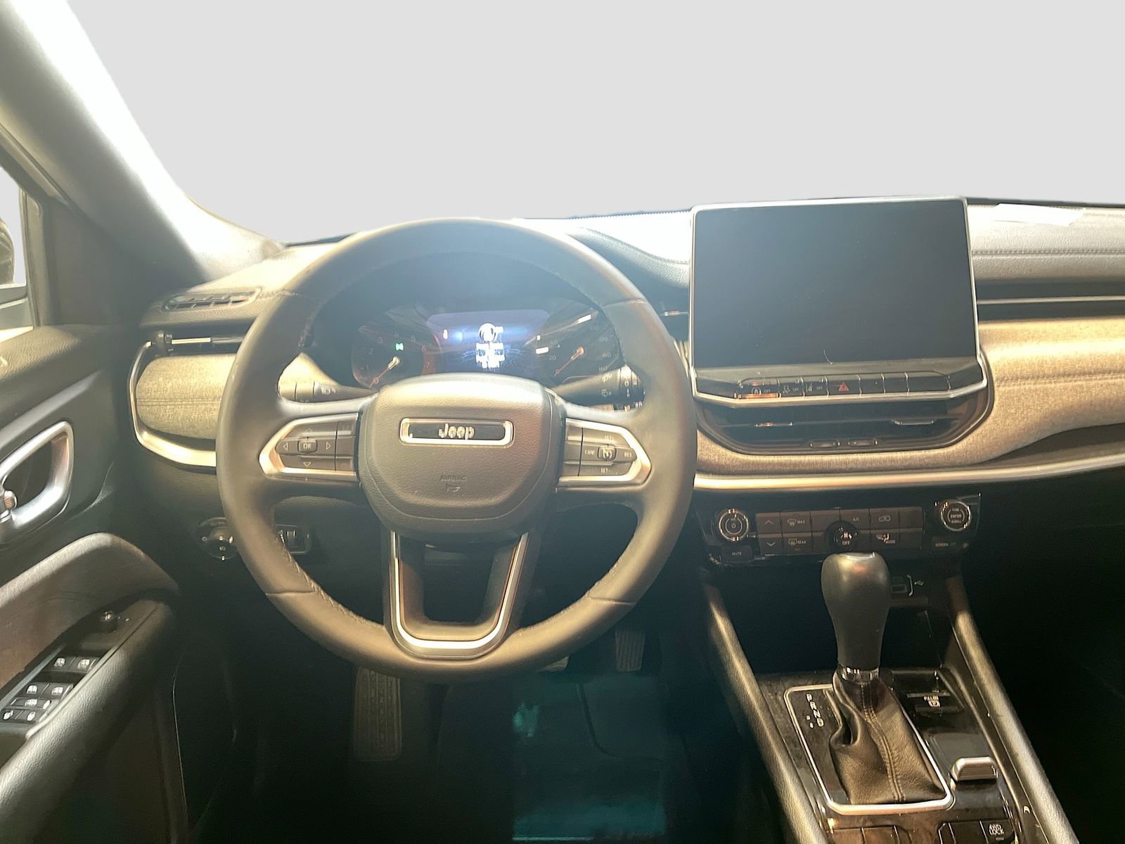 Used 2024 Jeep Compass Latitude w/ Altitude Special Edition image 20