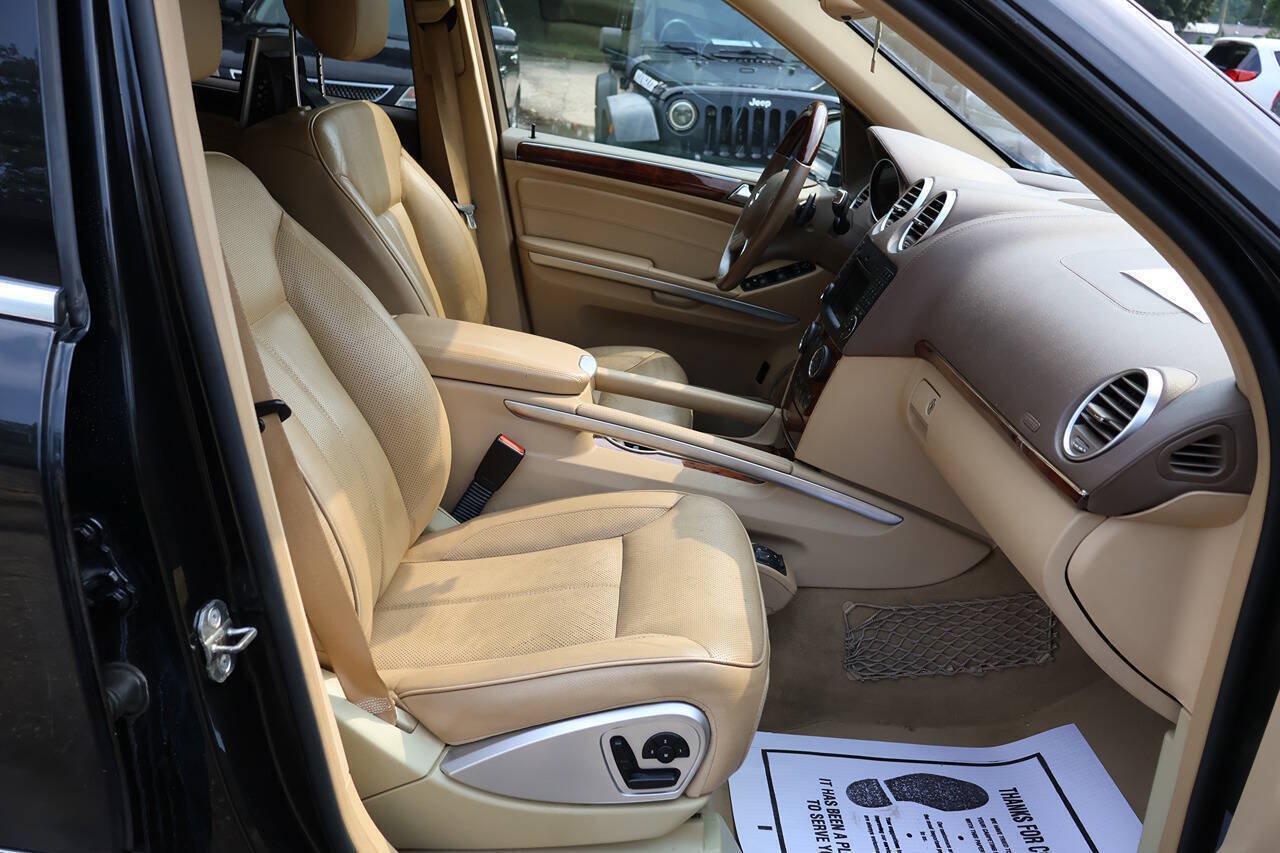 Used 2011 Mercedes-Benz GL 550 4MATIC image 25