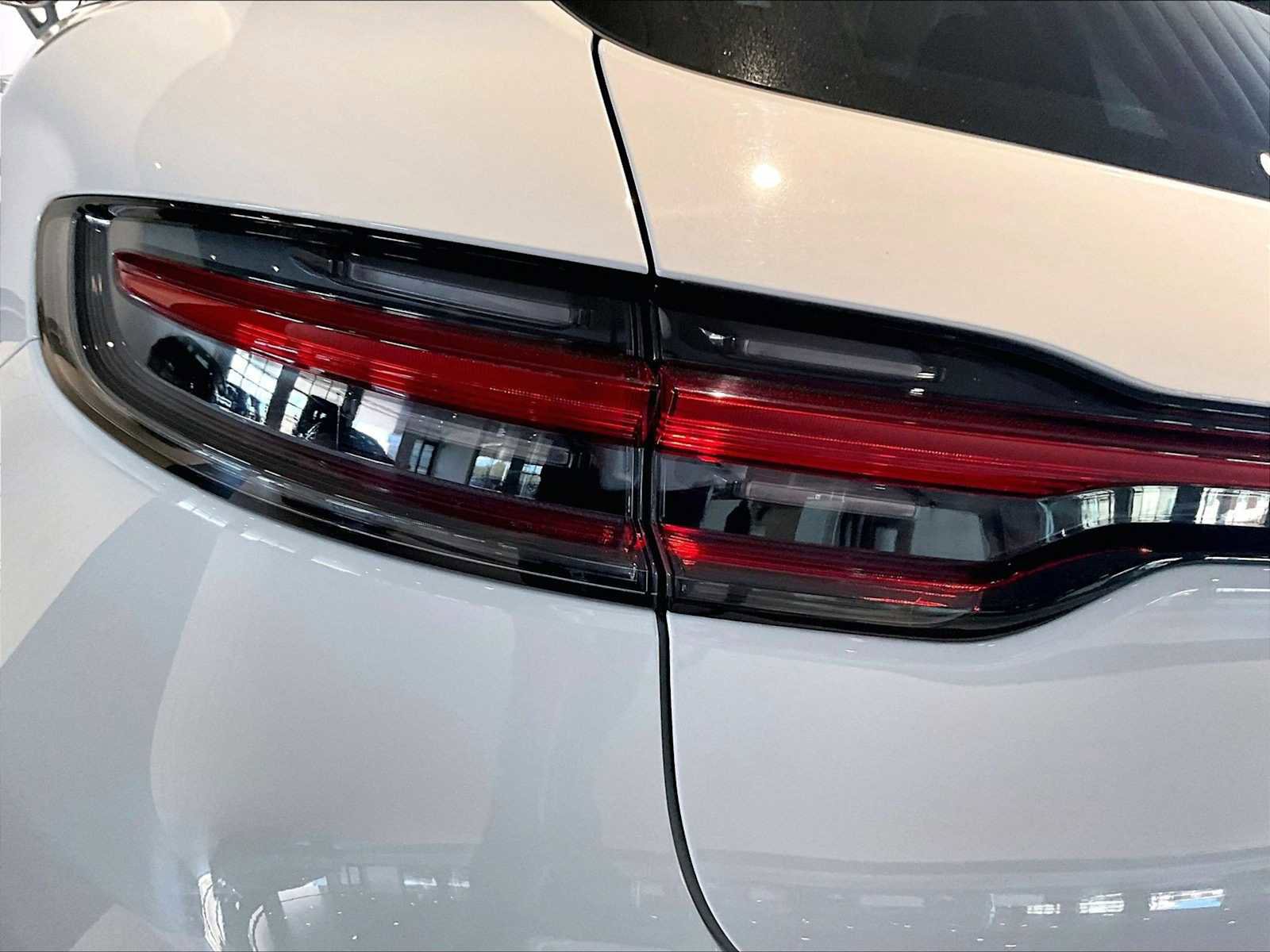 Used 2025 Porsche Macan image 34