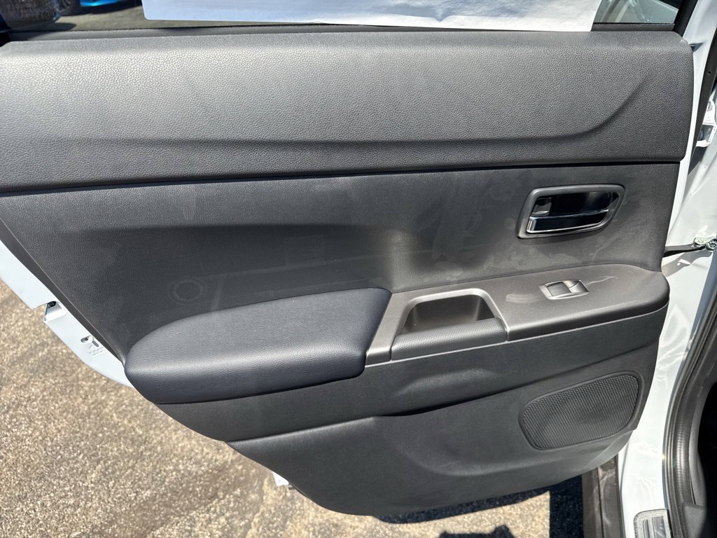 New 2027 Mitsubishi Outlander Sport SE FWD image 32
