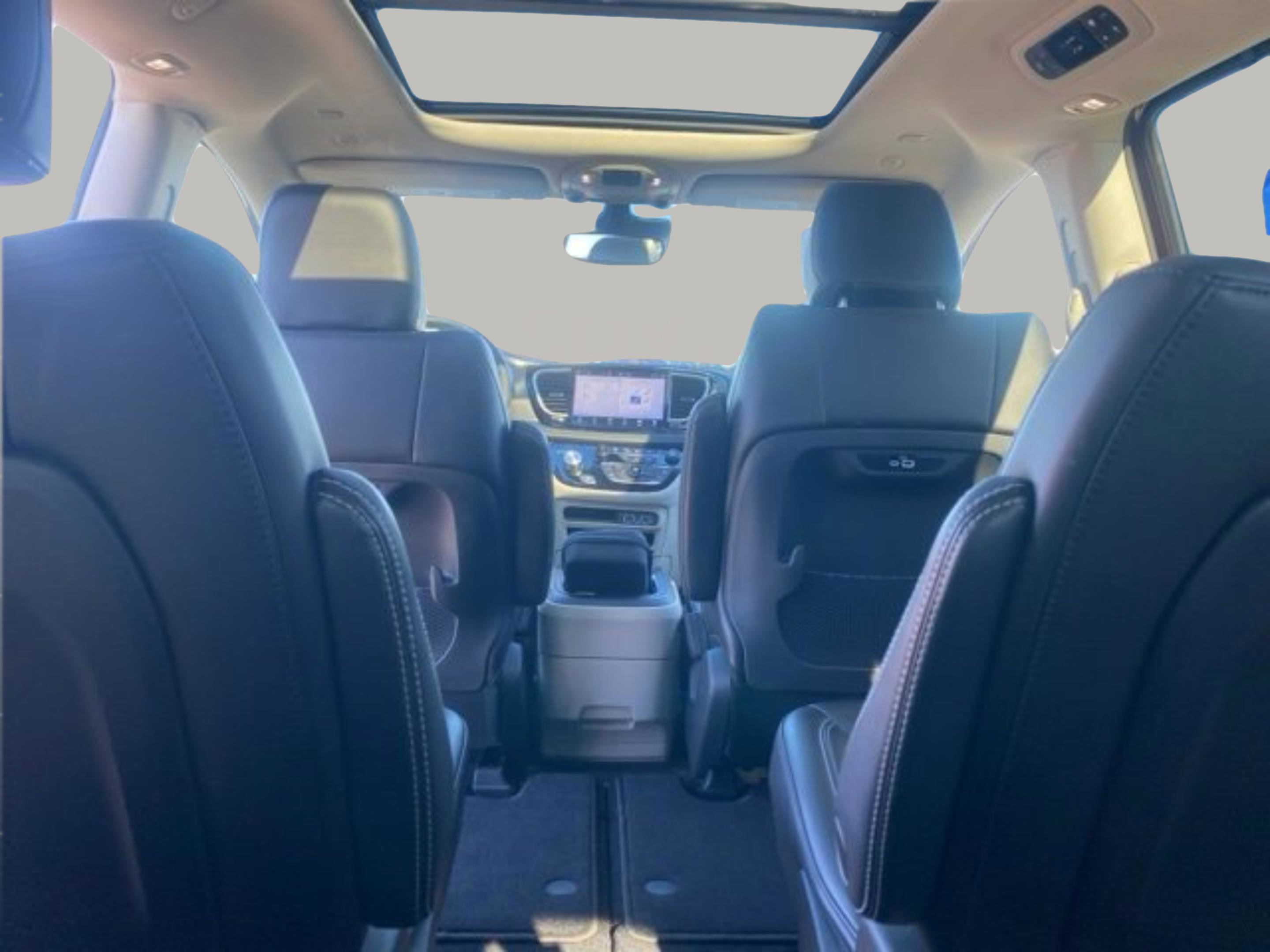 Used 2023 Chrysler Pacifica Touring-L image 36