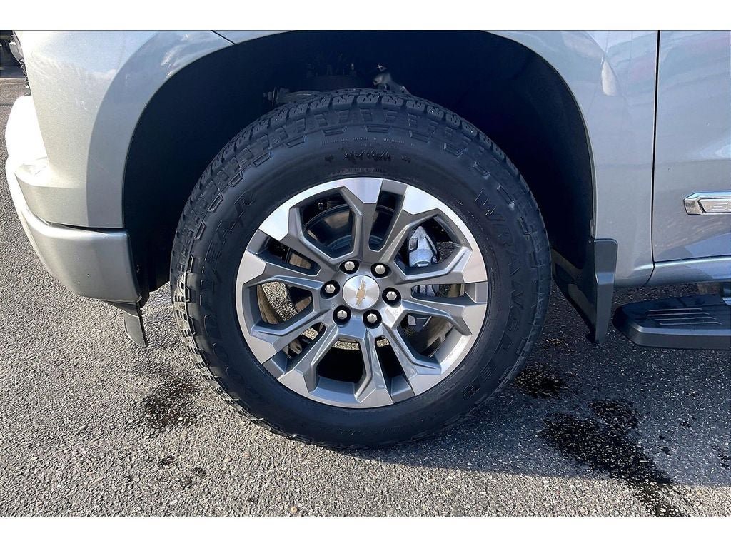 Used 2024 Chevrolet Silverado 1500 High Country w/ Technology Package AWD/4WD image 10