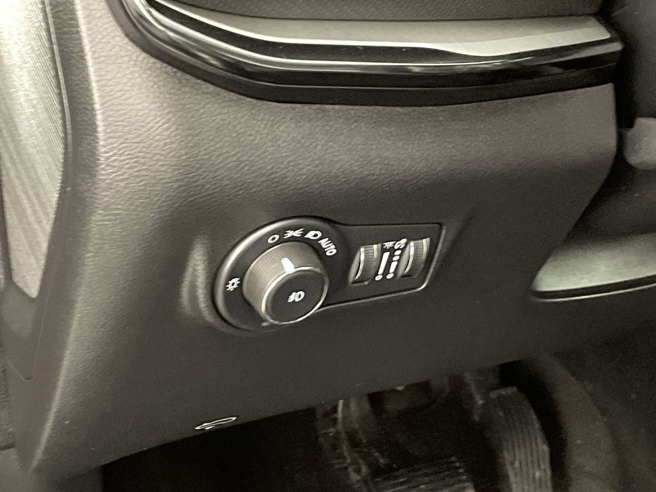 Used 2022 Jeep Compass Trailhawk w/ Sun and Sound Group image 13