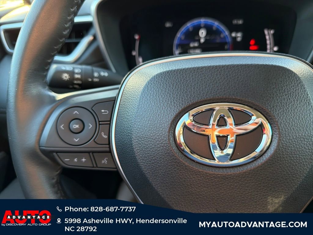 Used 2023 Toyota Corolla Cross XLE w/ Convenience Package image 23