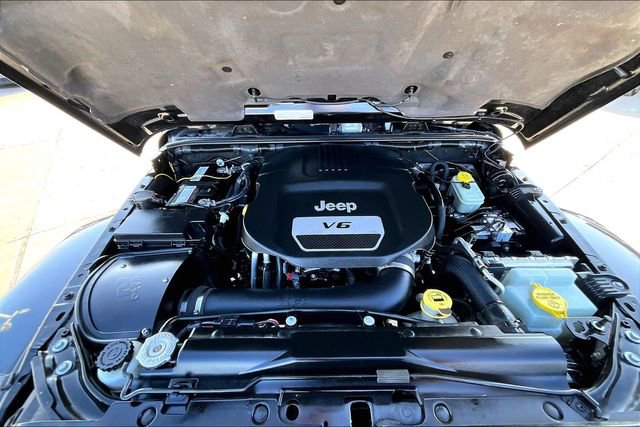 Used 2015 Jeep Wrangler Unlimited Sahara w/ Max Tow Package image 26