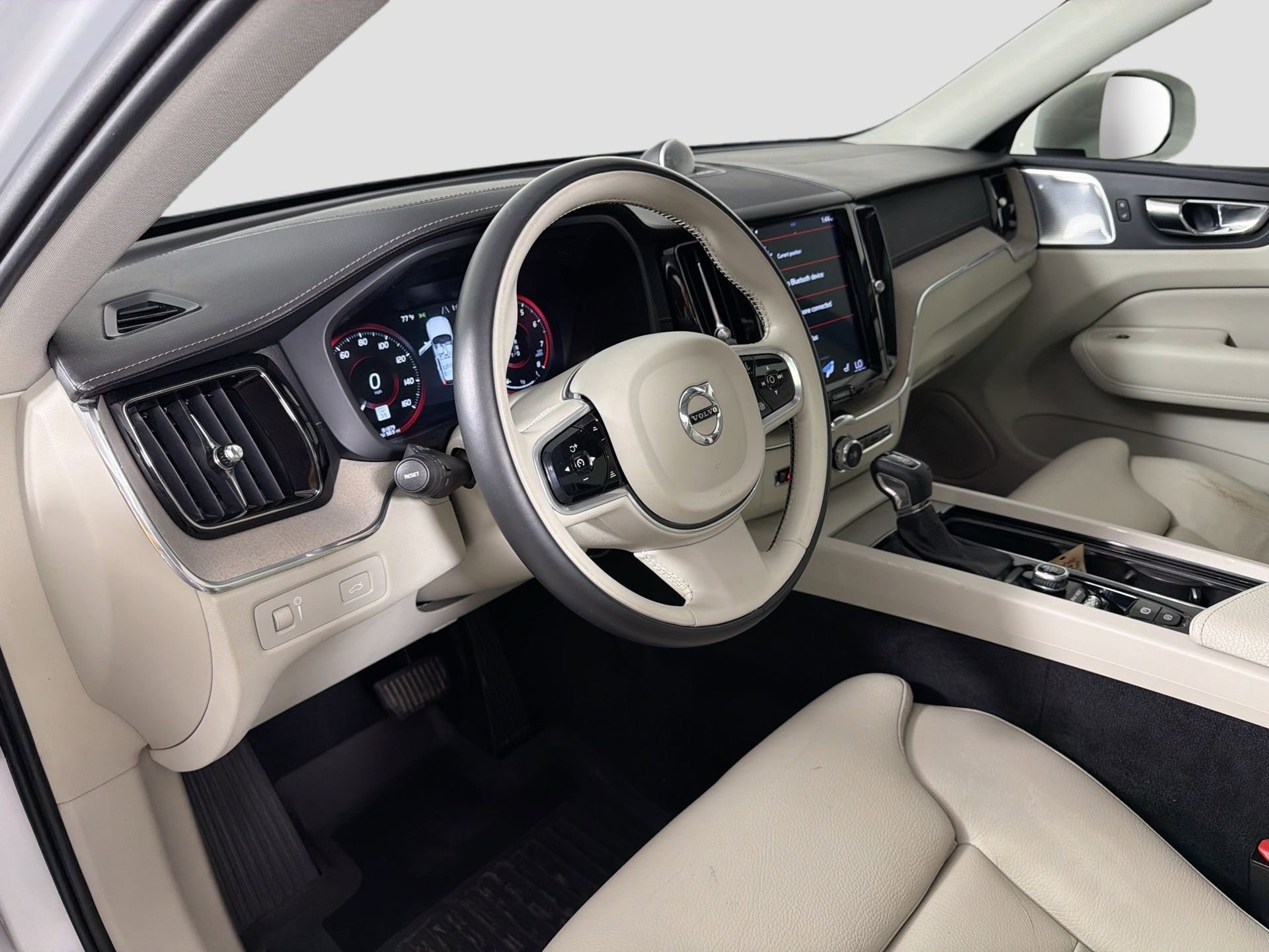 Used 2018 Volvo XC60 T5 Inscription w/ Convenience Package AWD/4WD image 10
