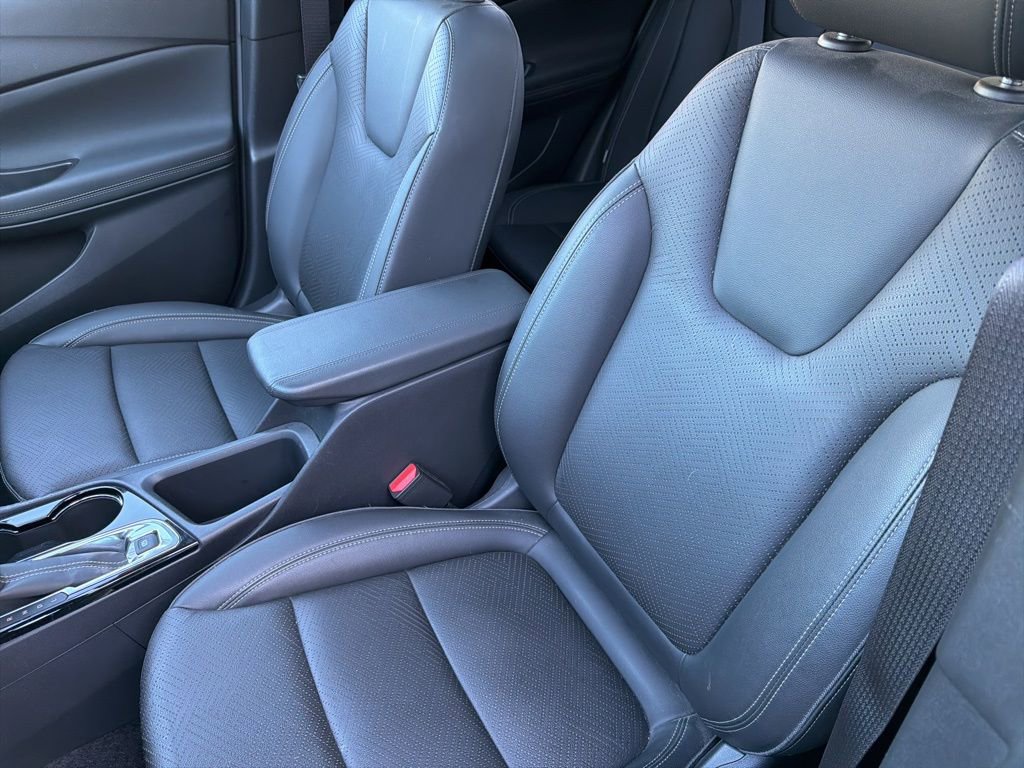 Used 2023 Buick Encore GX Essence w/ Experience Buick Package image 9