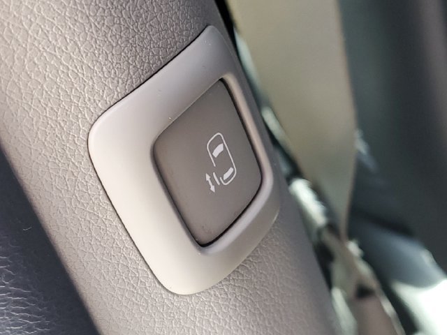 Used 2020 Kia Sedona EX FWD image 34