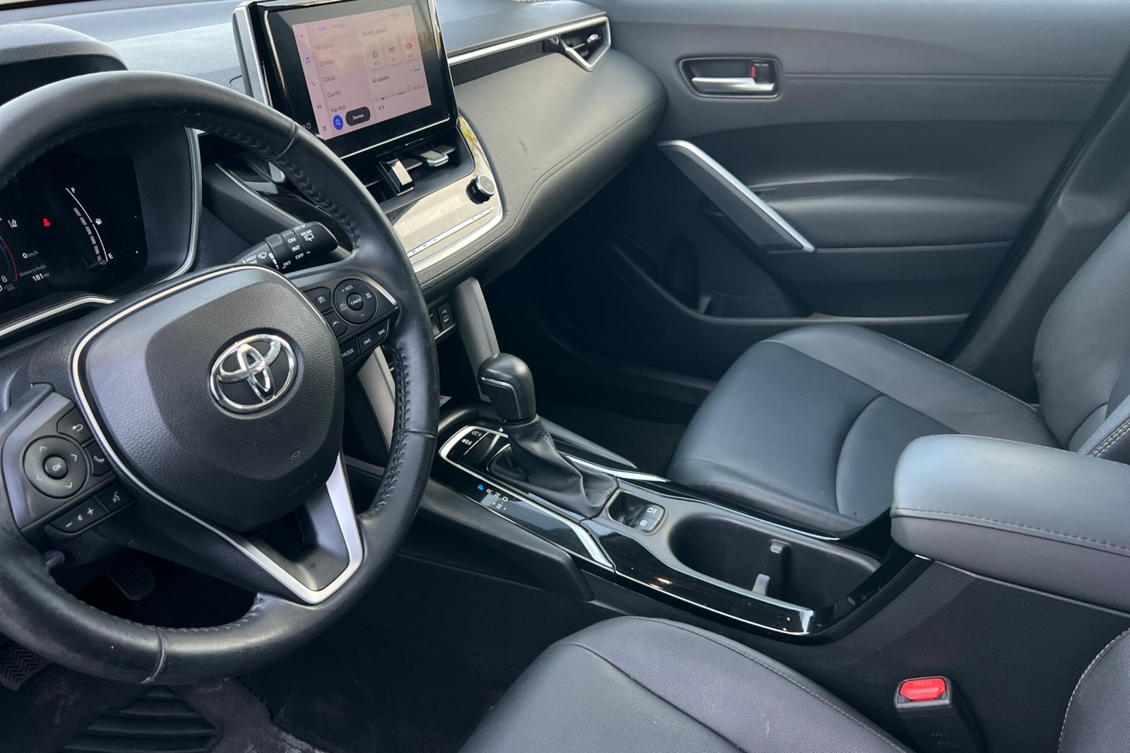 Used 2023 Toyota Corolla Cross XLE w/ Convenience Package AWD/4WD image 11