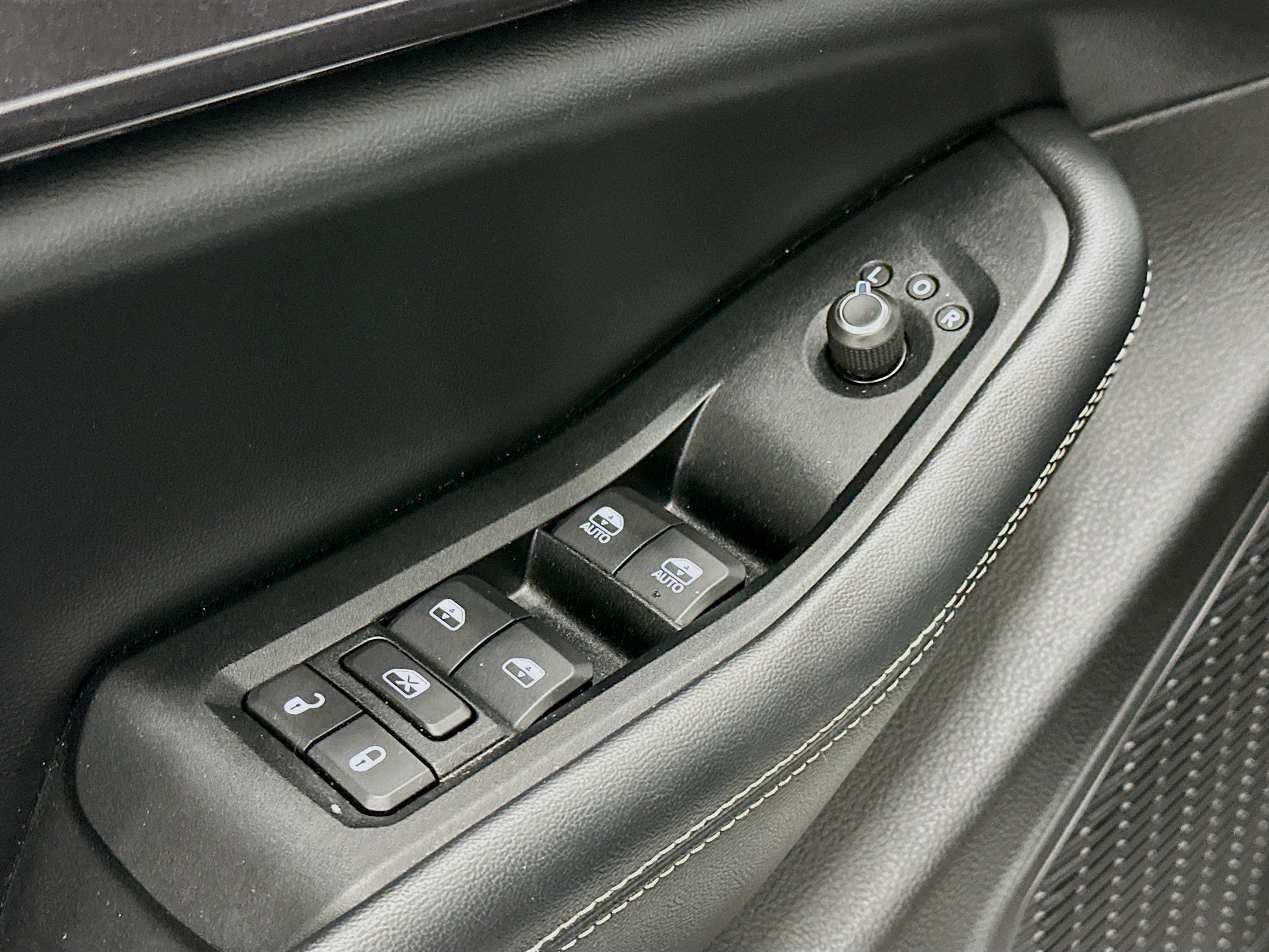 Used 2023 Jeep Grand Cherokee Altitude AWD/4WD image 15