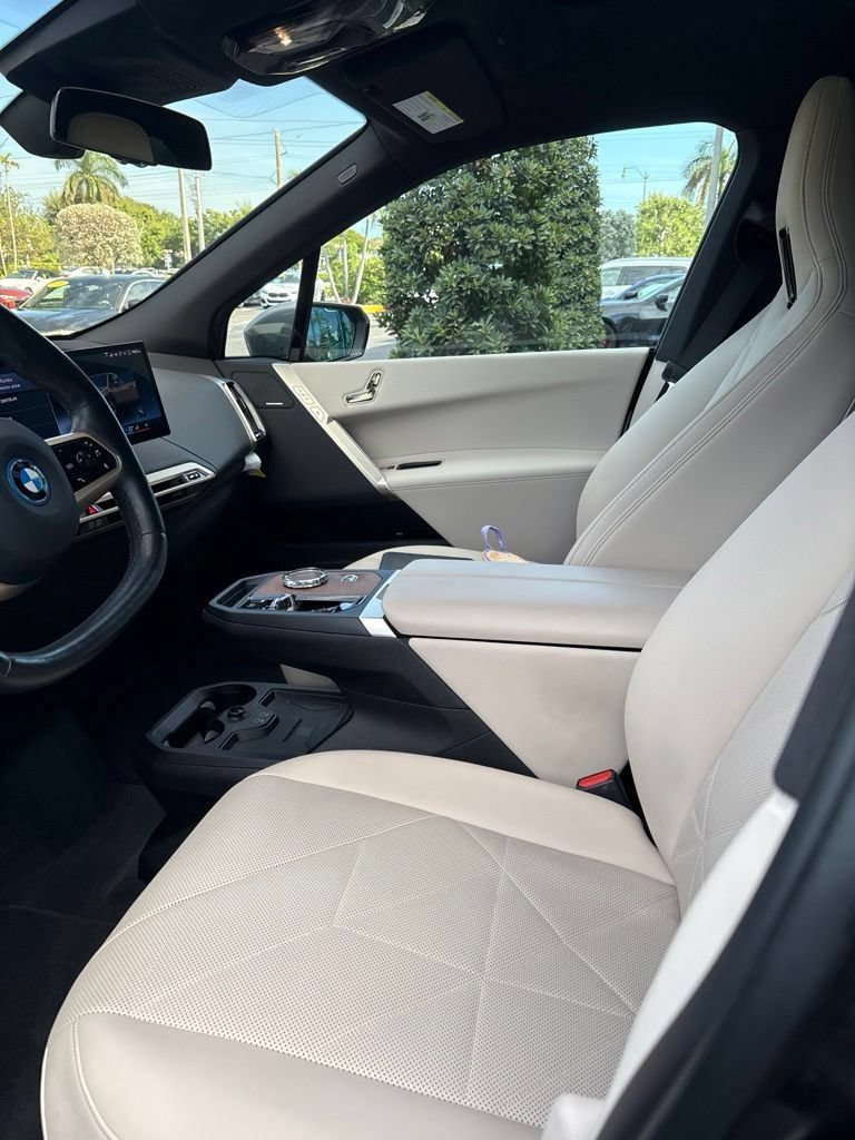 Certified 2024 BMW iX xDrive50 w/ Sport Package AWD/4WD image 4