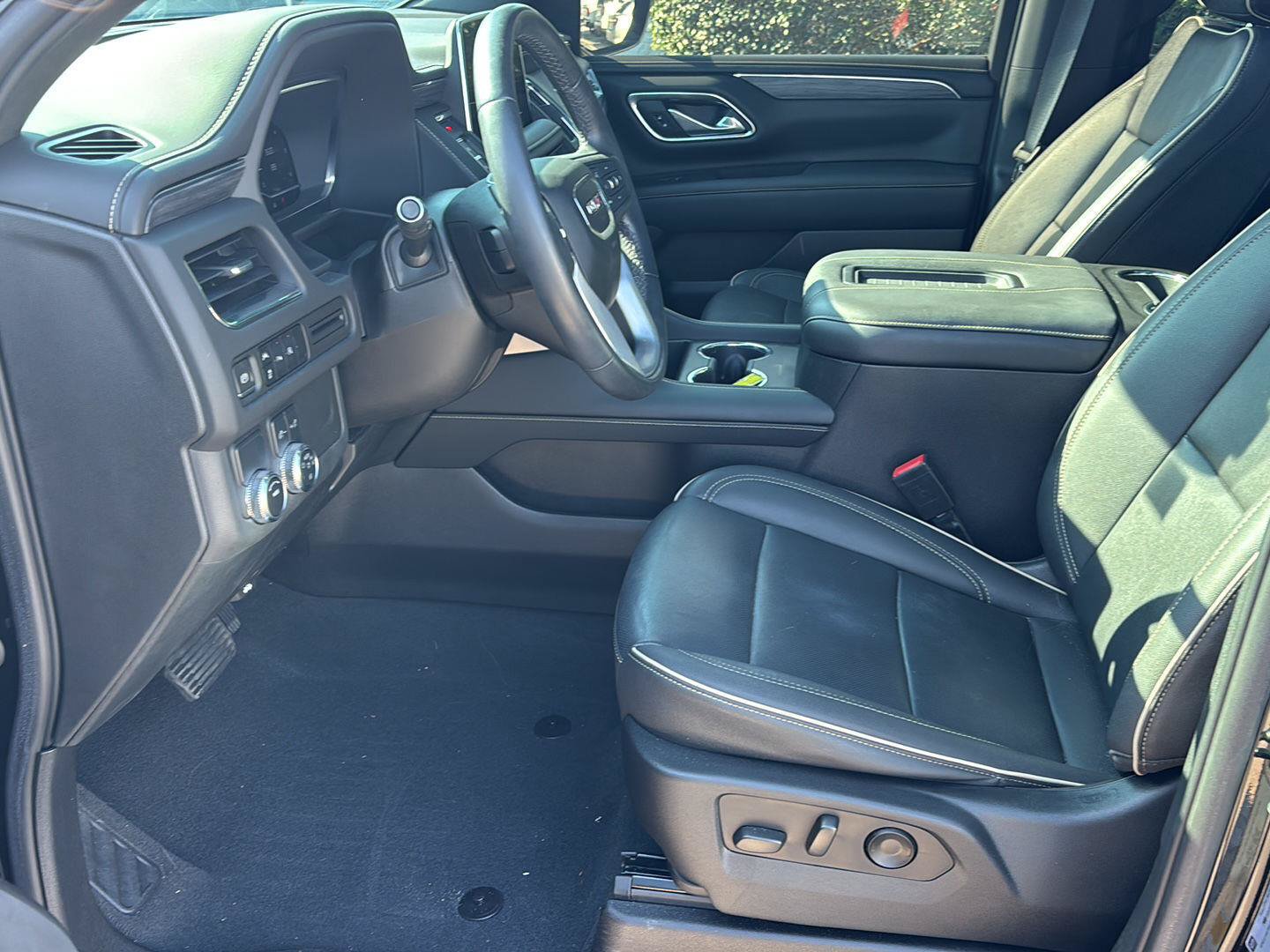 Used 2023 GMC Yukon SLT RWD image 13