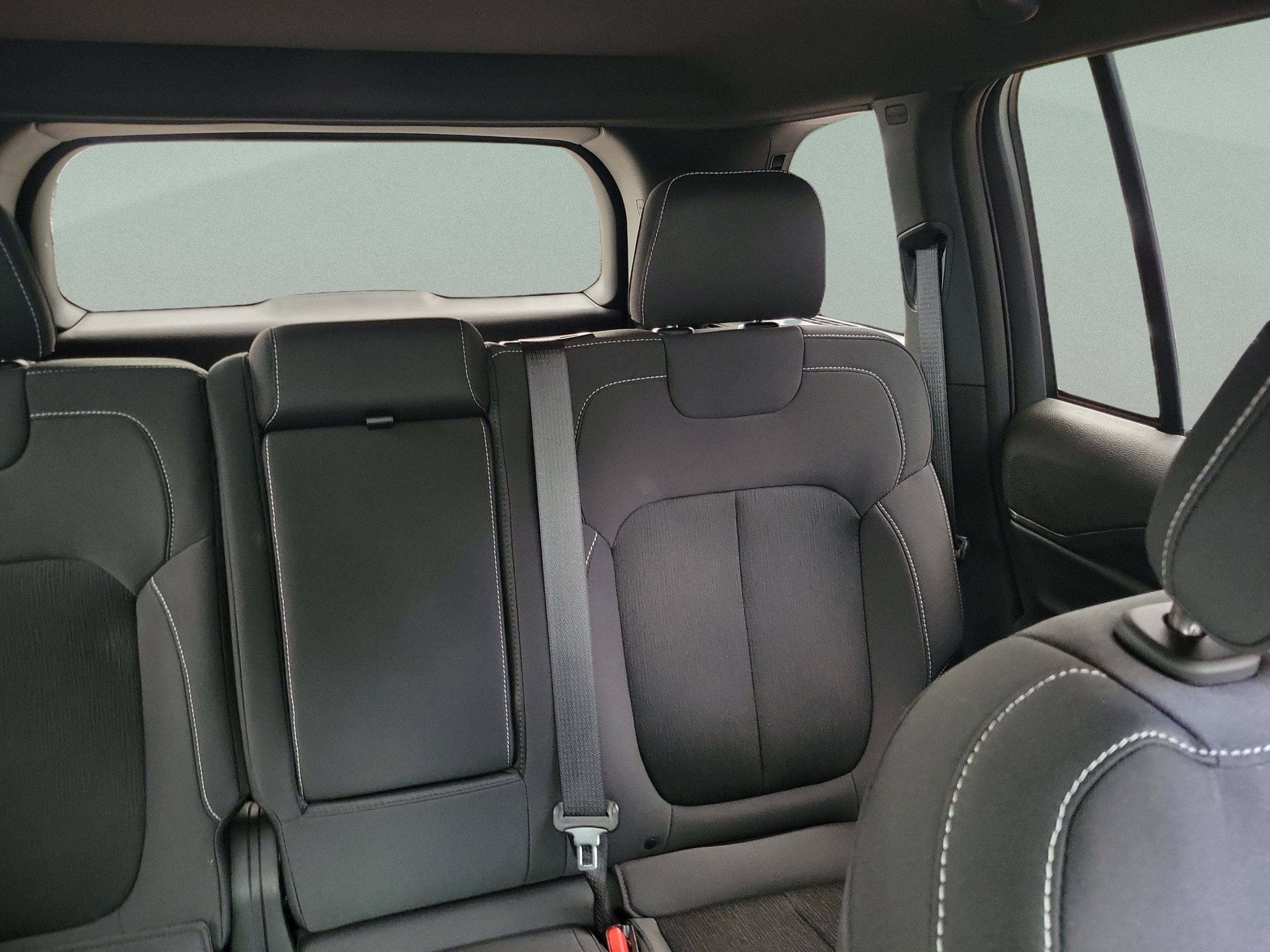 Used 2025 Jeep Grand Cherokee Laredo X RWD image 10