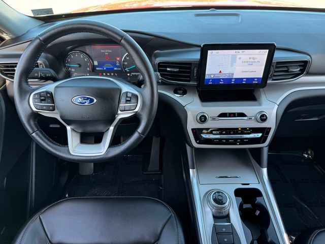 Used 2024 Ford Explorer XLT w/ Equipment Group 202A AWD/4WD image 4