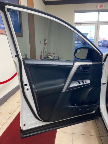 Used 2017 Toyota RAV4 LE image 10