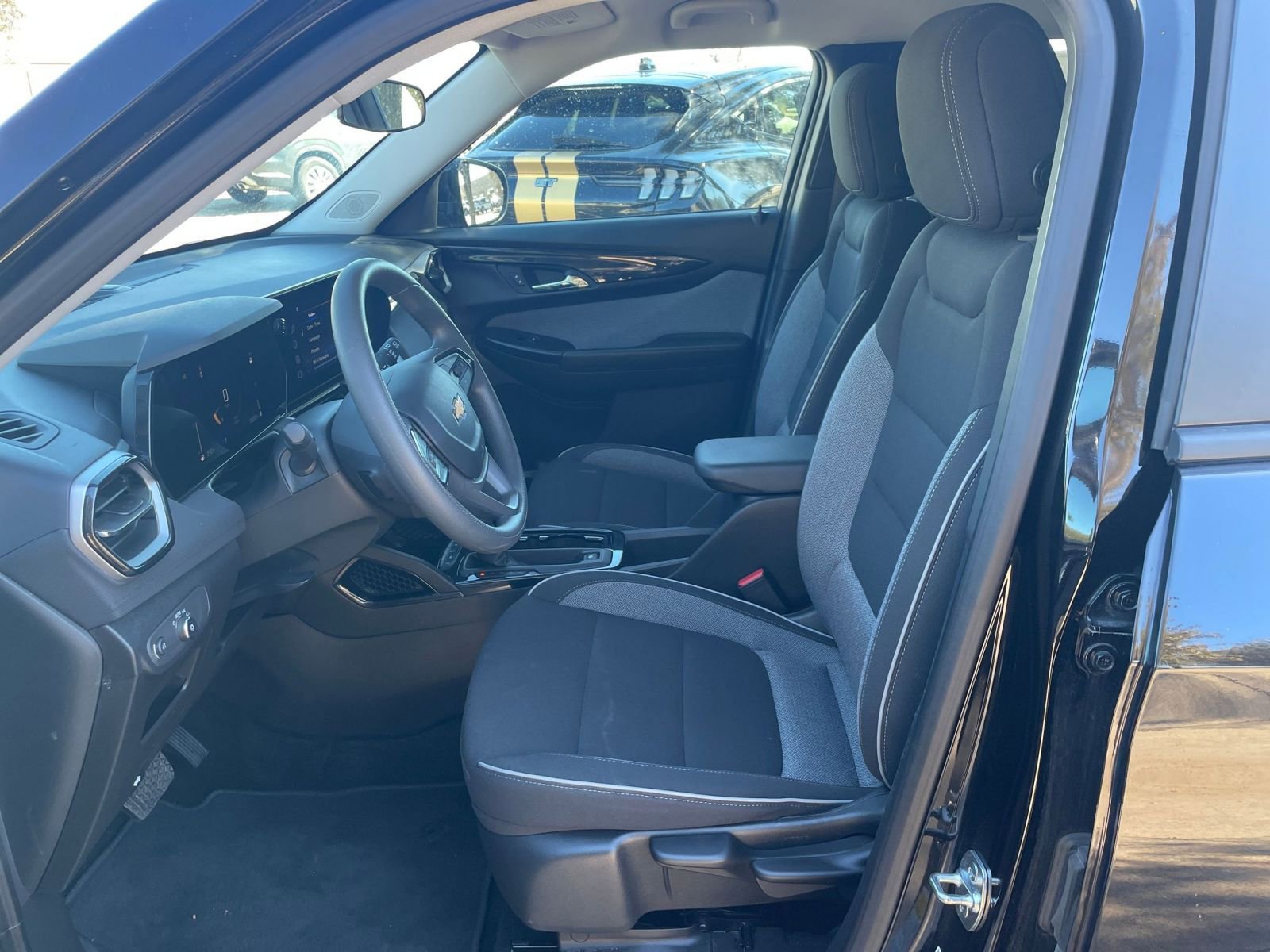 Used 2025 Chevrolet TrailBlazer LT FWD image 28