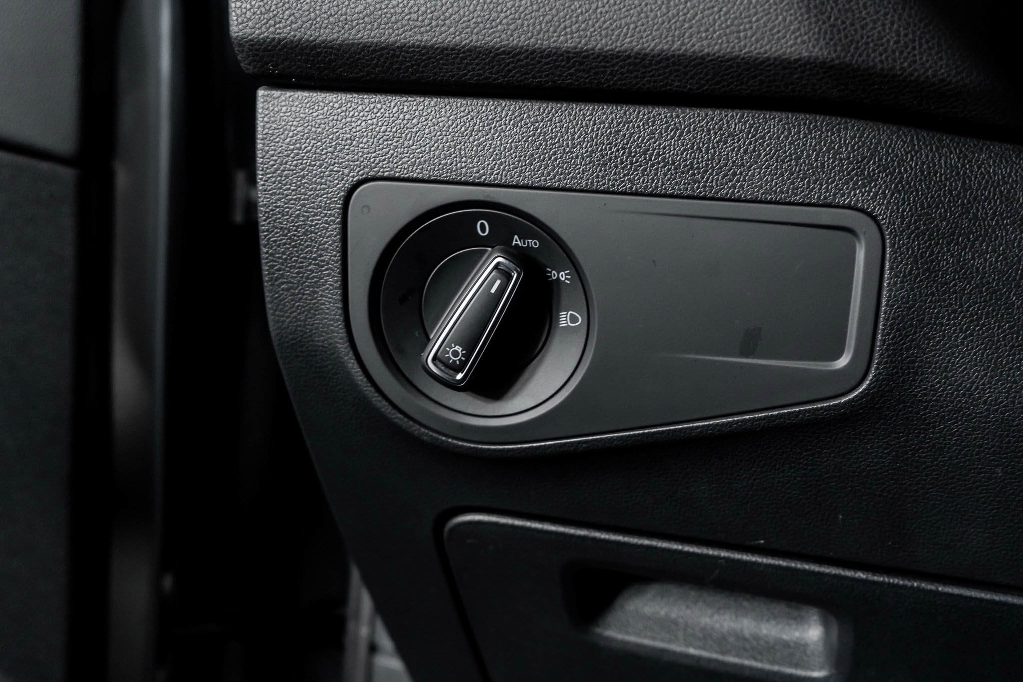 Used 2022 Volkswagen Tiguan SE R-Line image 41