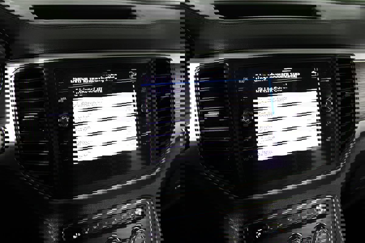 Used 2021 Volkswagen Atlas Cross Sport SE w/ Panoramic Sunroof Package image 25