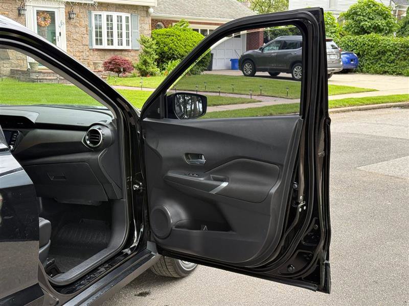 Used 2021 Nissan Kicks SV image 9