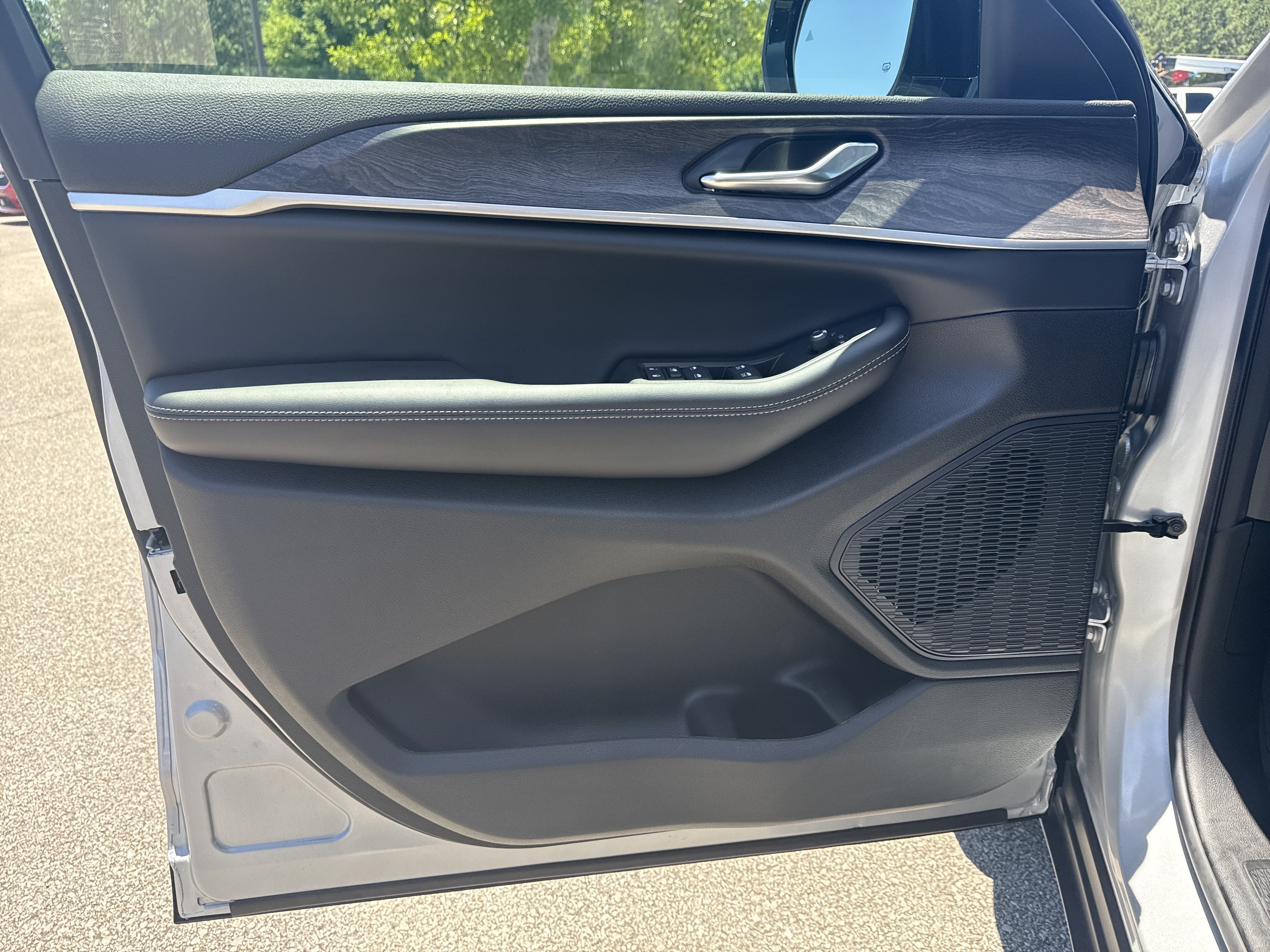 New 2026 Jeep Grand Cherokee Altitude RWD image 11