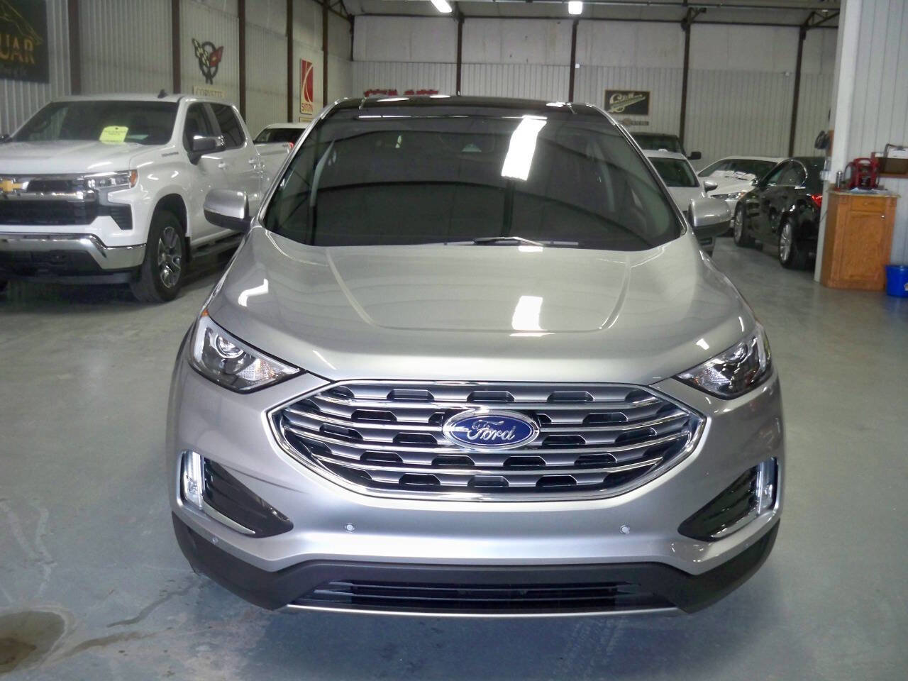 Used 2024 Ford Edge Titanium image 2