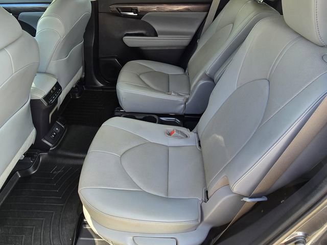 Used 2020 Toyota Highlander Limited image 24