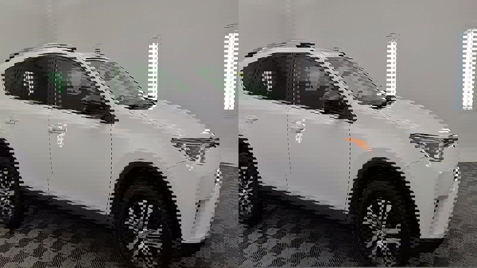 Used 2017 Toyota RAV4 LE image 6