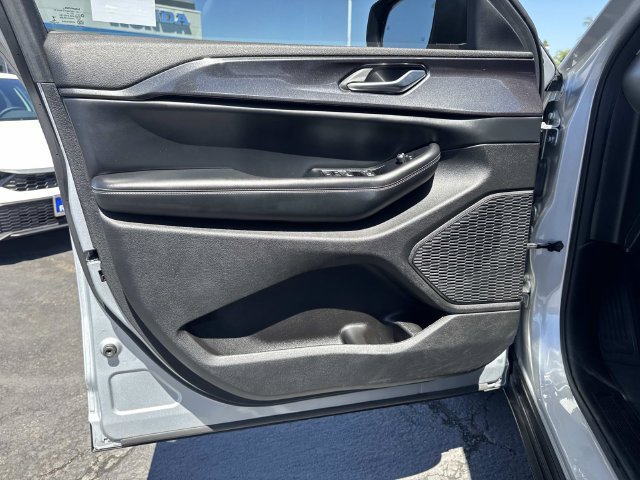 Used 2023 Jeep Grand Cherokee L Laredo RWD image 20