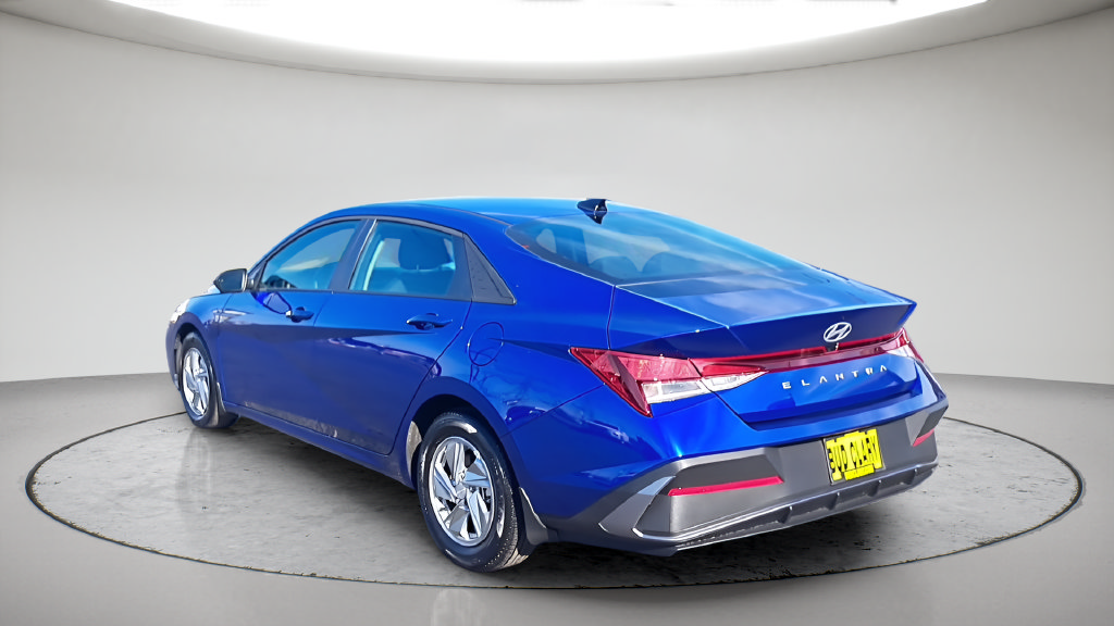 Used 2026 Hyundai Elantra SE FWD image 9