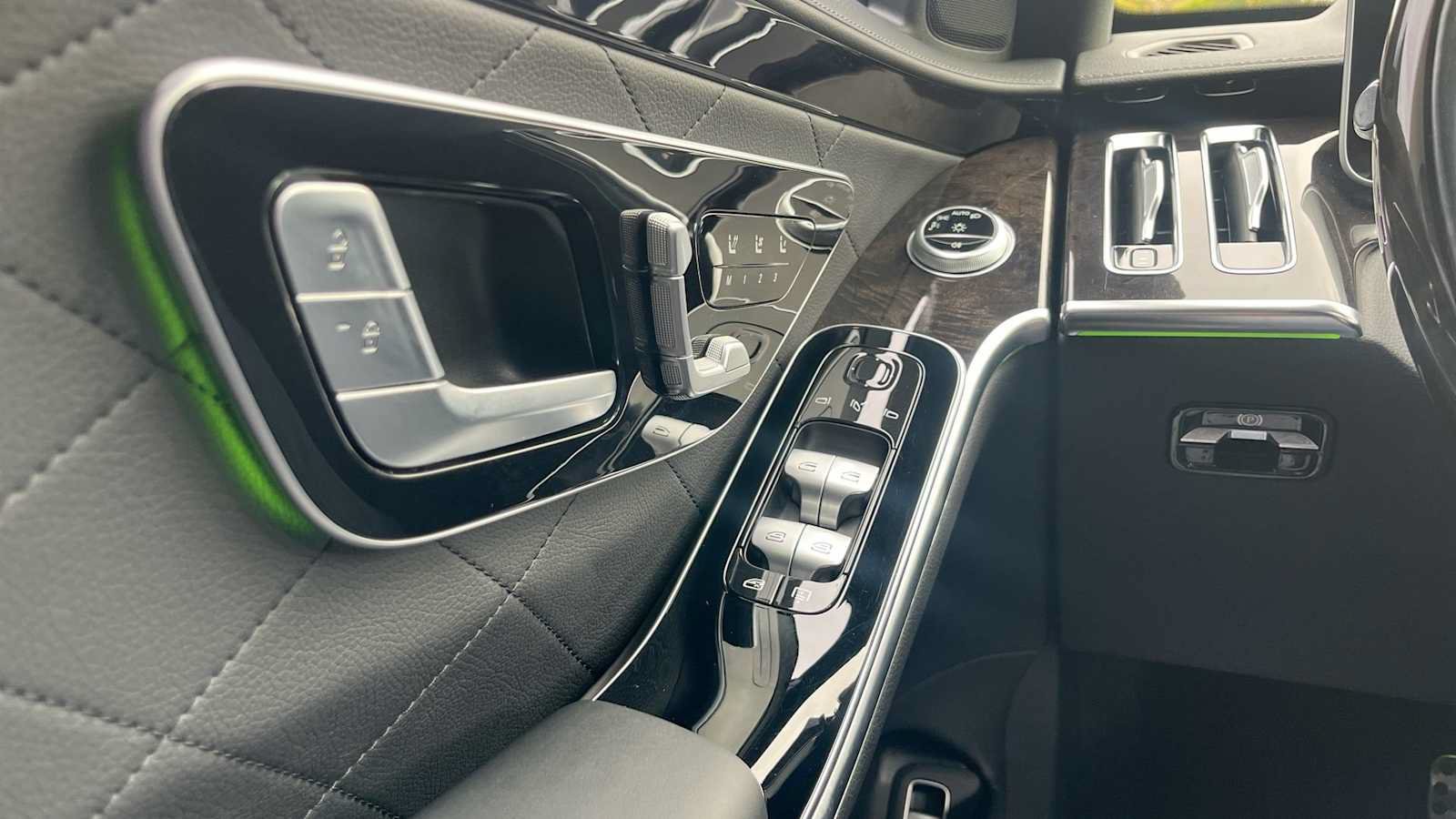 Certified 2021 Mercedes-Benz S 500 4MATIC image 30