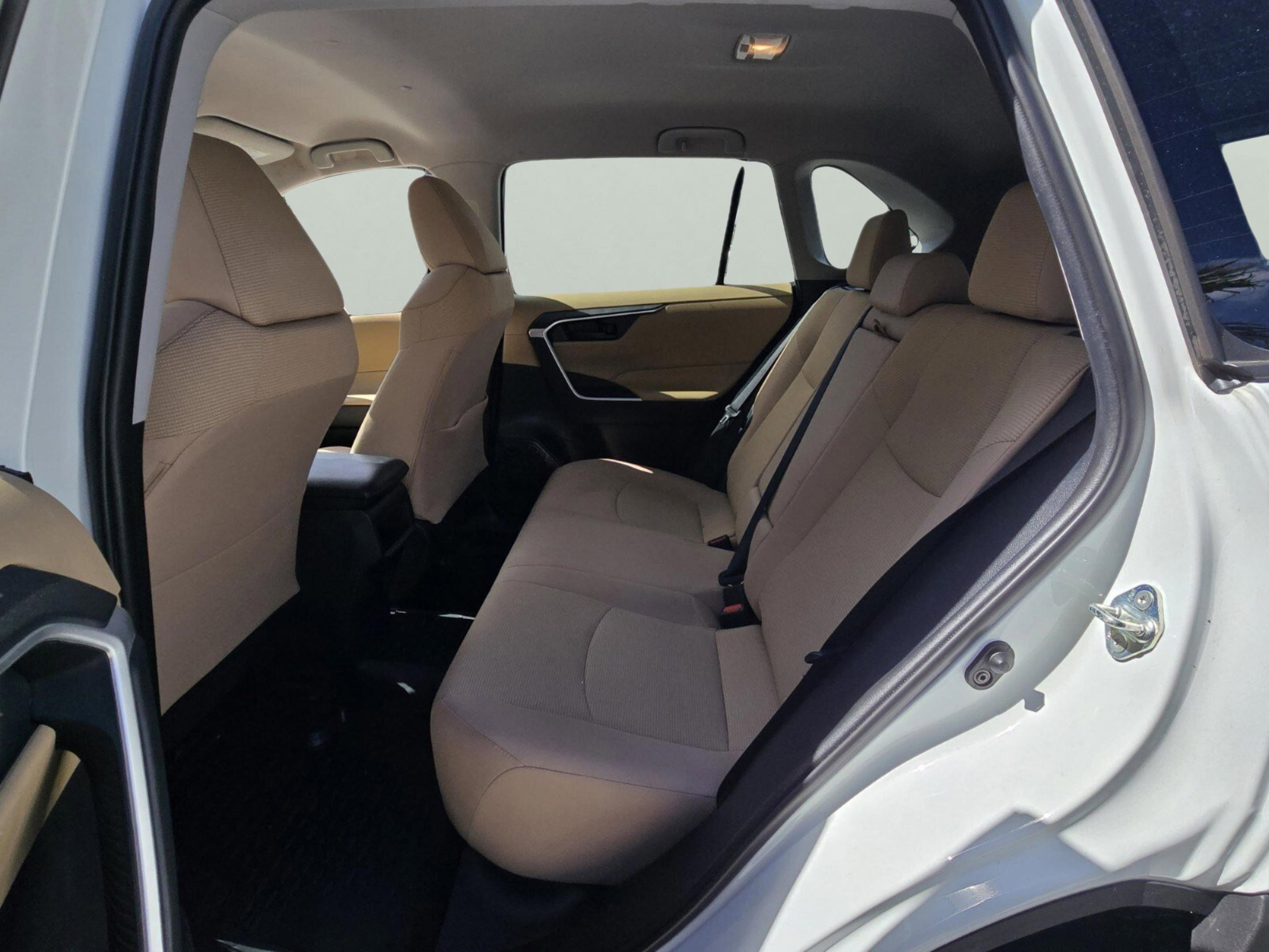 Used 2020 Toyota RAV4 LE image 19