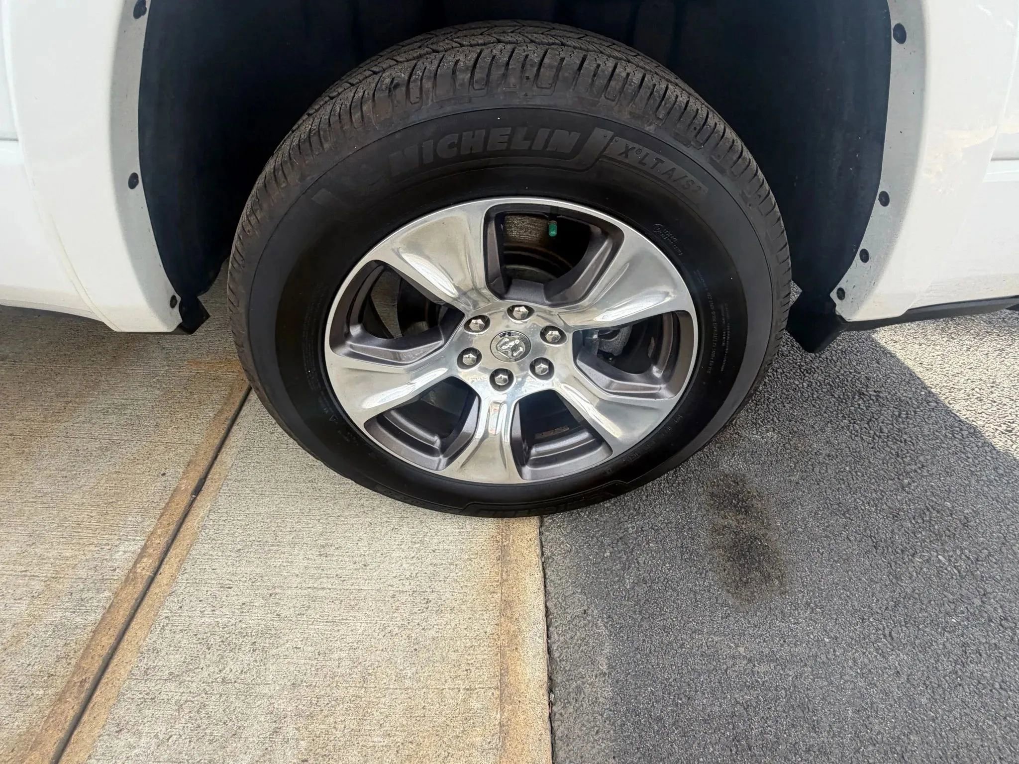 Used 2020 RAM 1500 Laramie image 9