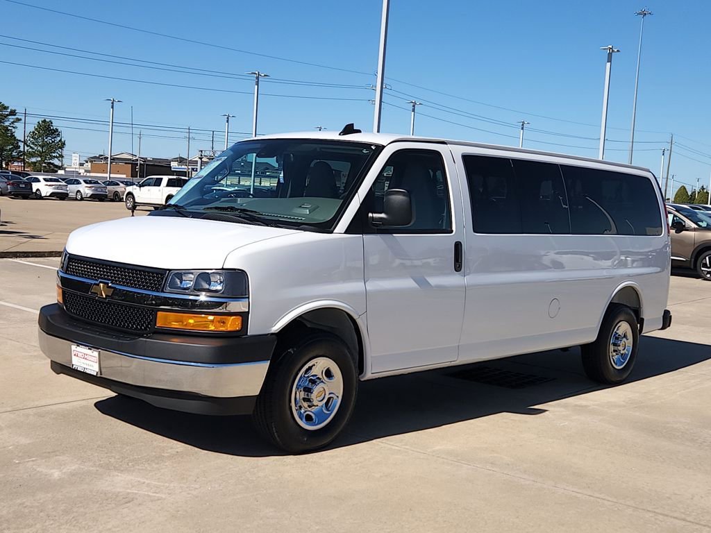 Used 2025 Chevrolet Express 3500 LT w/ LT Preferred Equipment Group video 3