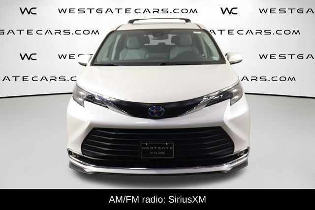 Used 2024 Toyota Sienna XLE AWD/4WD image 2