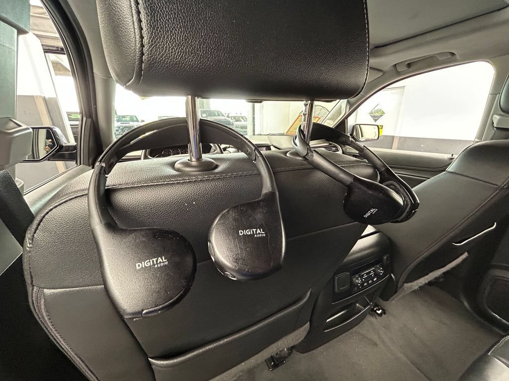 Used 2020 Chevrolet Suburban LT RWD image 38