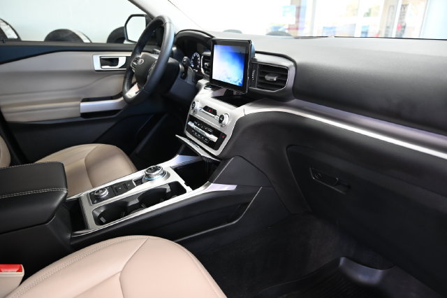 Used 2023 Ford Explorer XLT w/ Equipment Group 202A AWD/4WD image 15