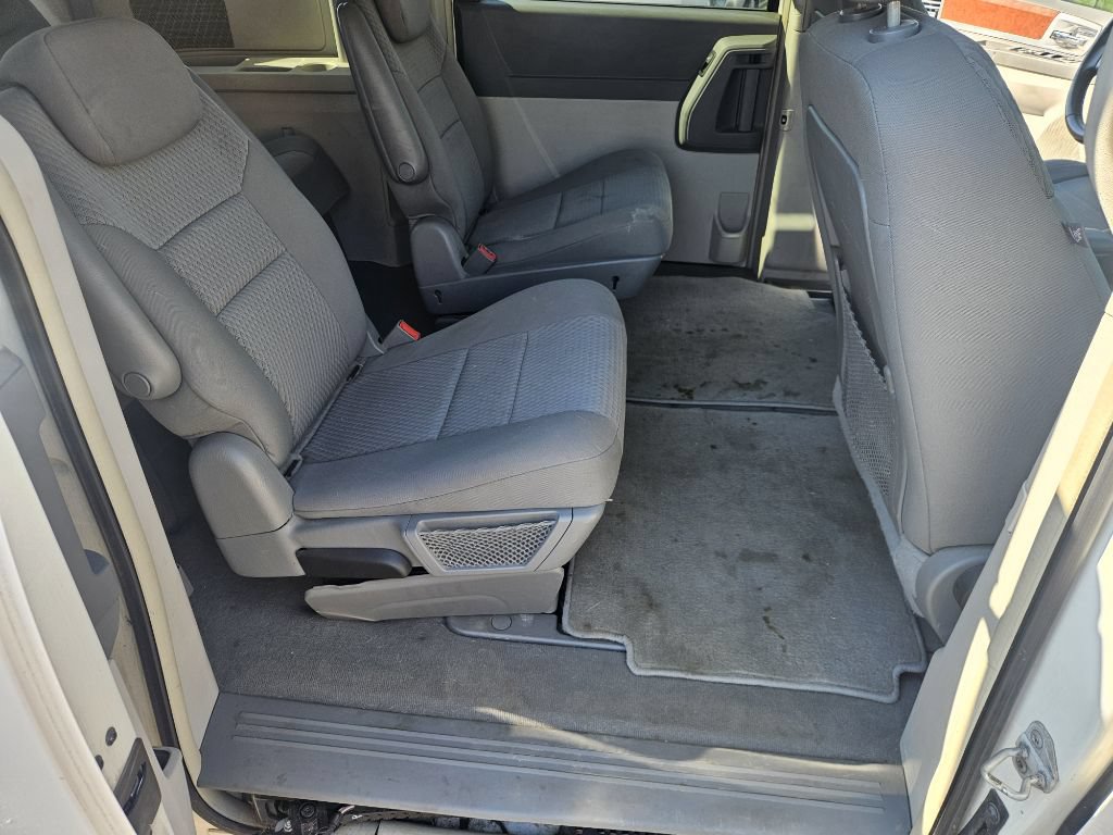 Used 2009 Chrysler Town & Country Touring FWD image 16