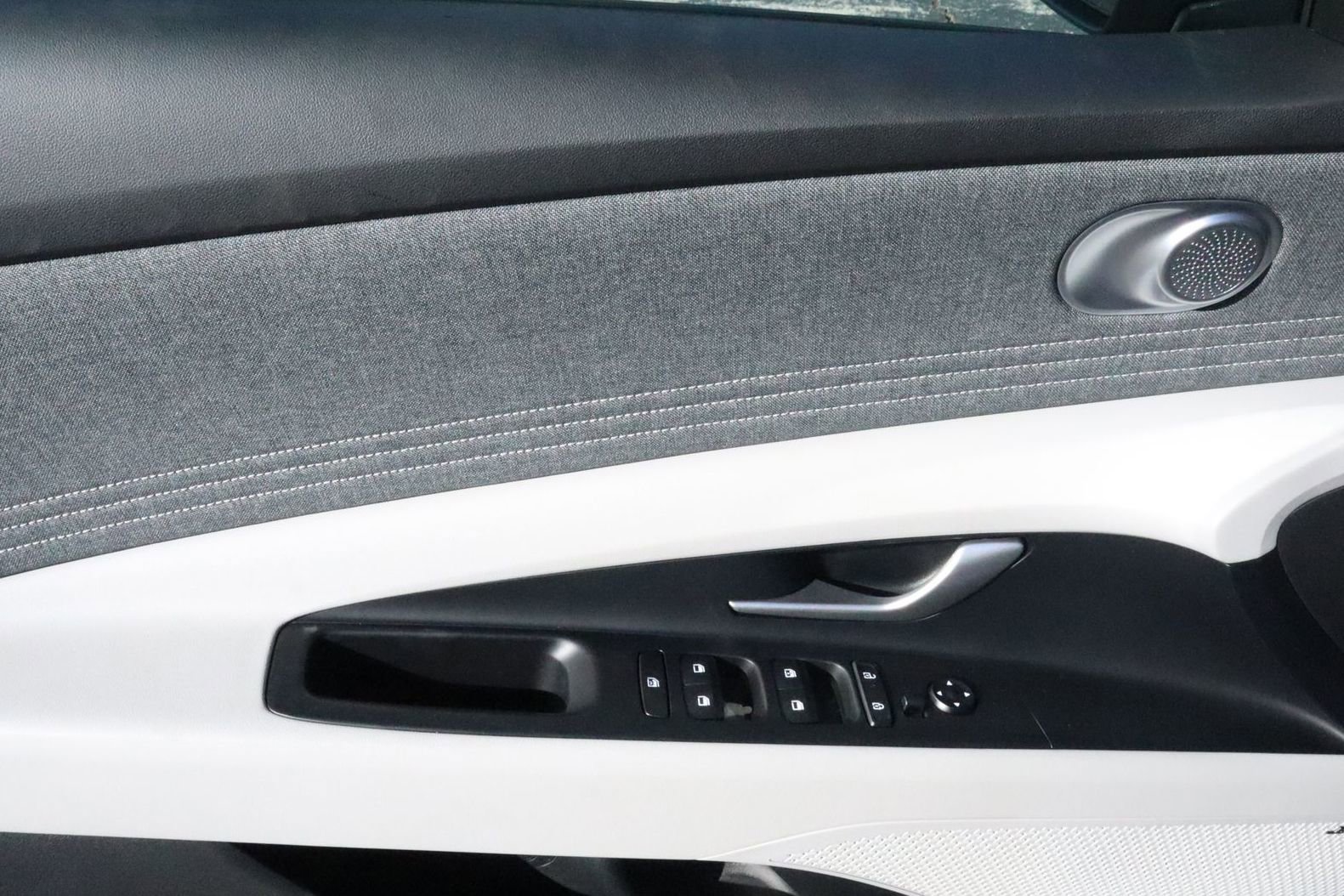 New 2026 Hyundai Elantra Limited image 23