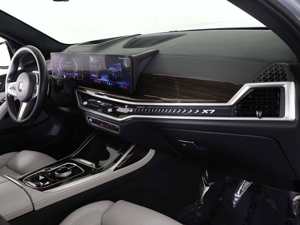 Used 2024 BMW X7 xDrive40i w/ Executive Package image 32