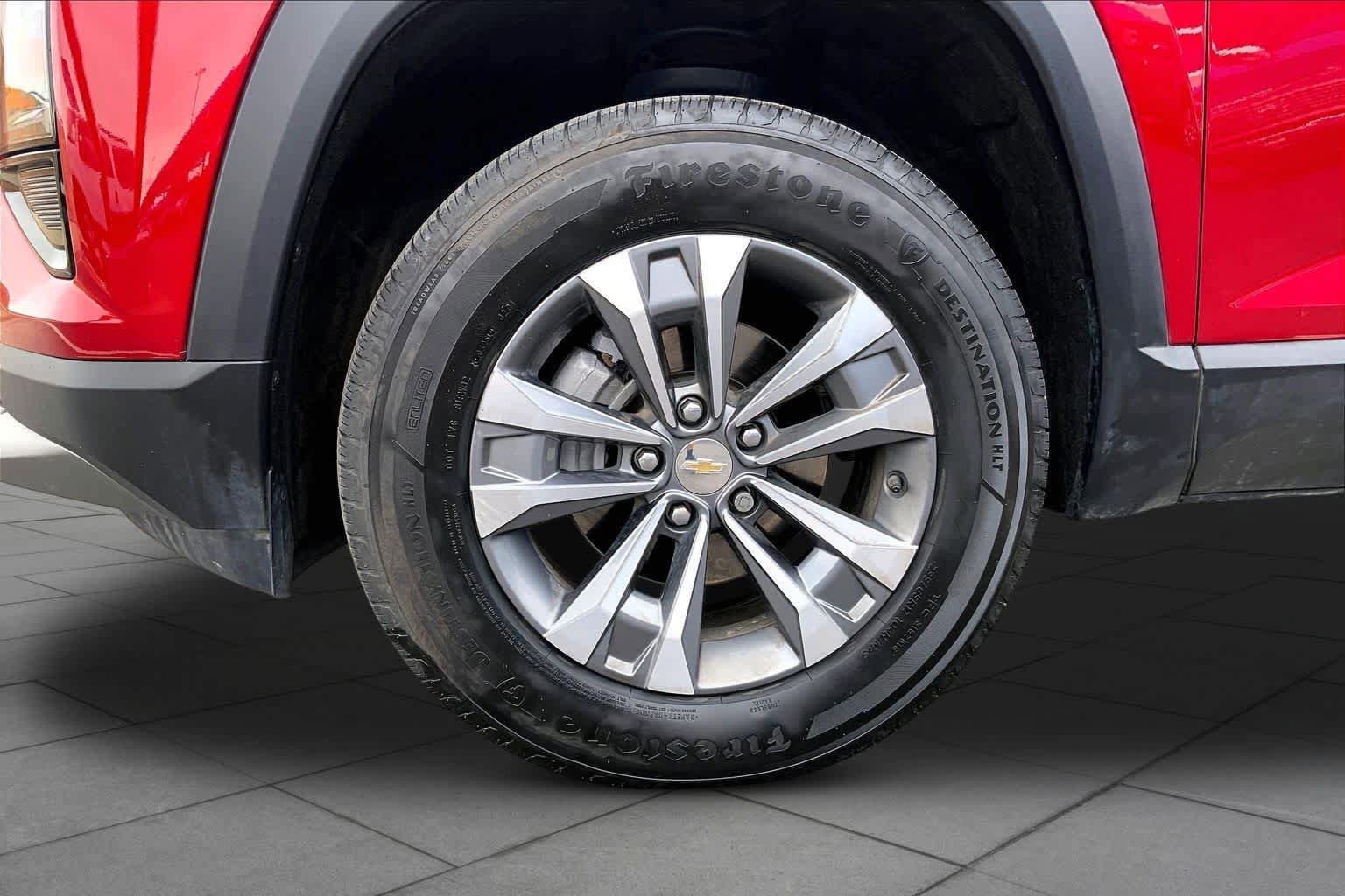 Used 2025 Chevrolet Equinox LT FWD image 11