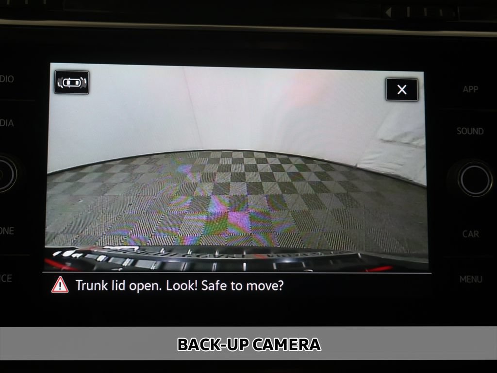 Used 2023 Volkswagen Tiguan SE w/ Panoramic Sunroof Package FWD image 6