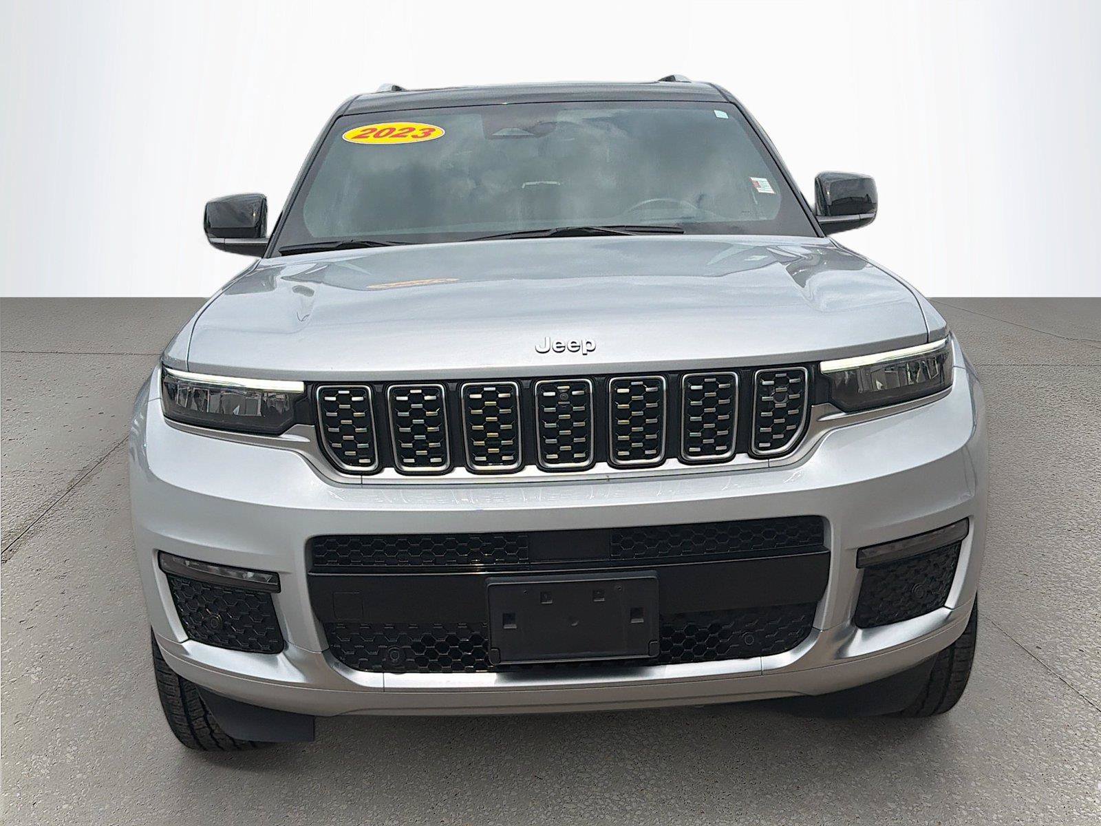 Used 2023 Jeep Grand Cherokee L Summit w/ Advanced Protech Group IV AWD/4WD image 9