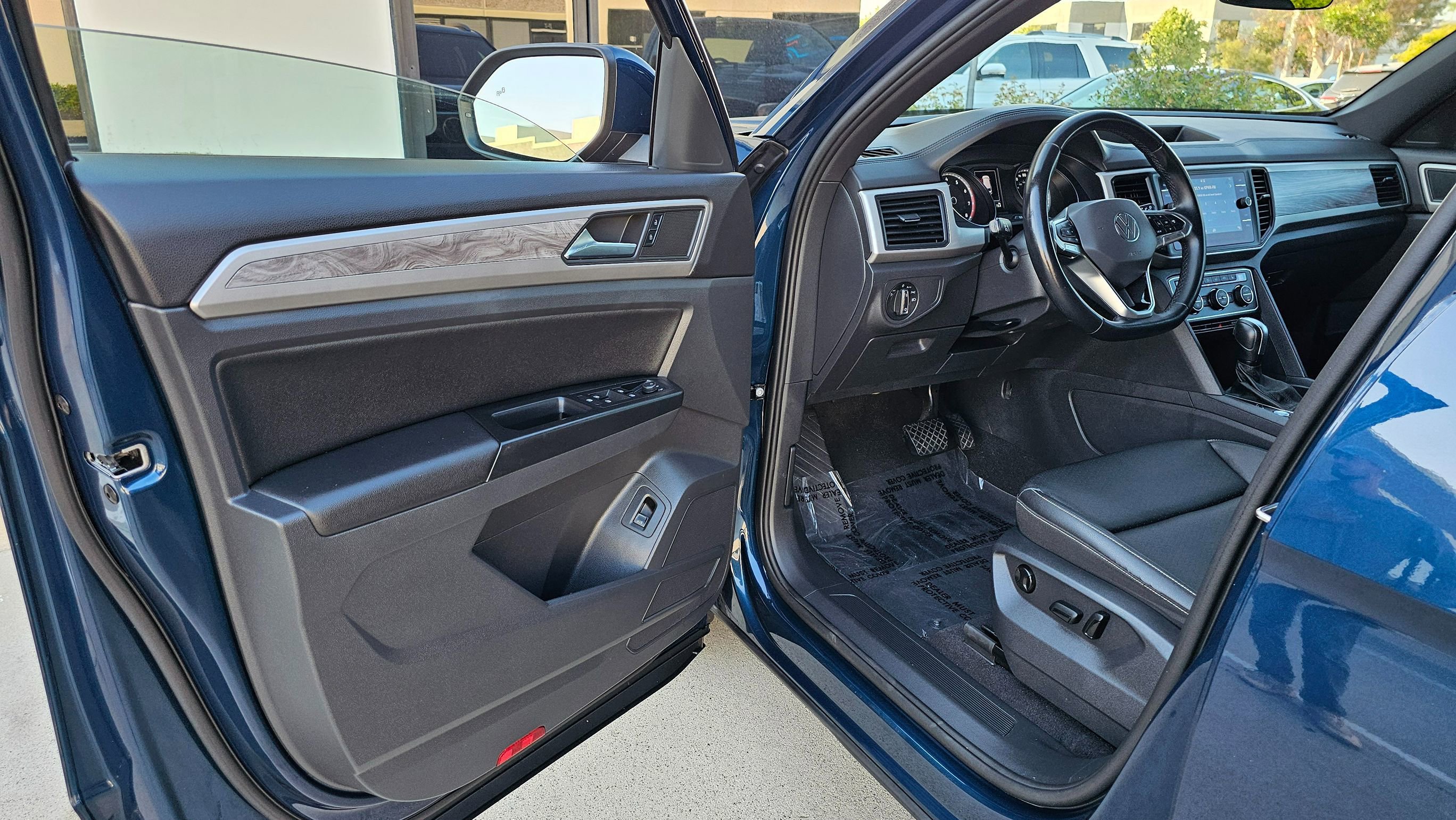 Used 2020 Volkswagen Atlas Cross Sport SE image 12
