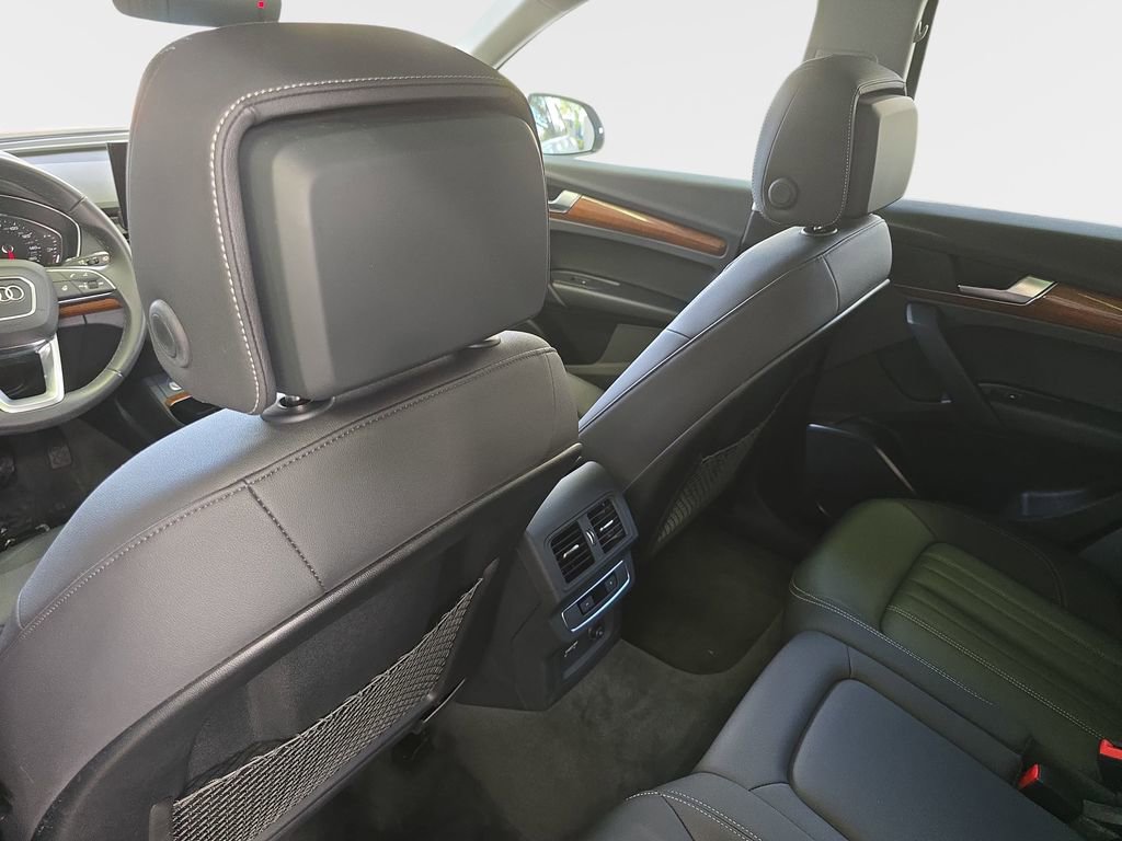 Used 2023 Audi Q5 2.0T Premium w/ Convenience Package image 11