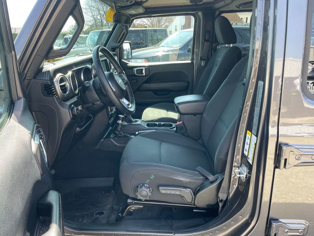 Used 2018 Jeep Wrangler Unlimited Sahara AWD/4WD image 12