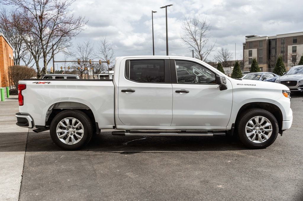 Used 2023 Chevrolet Silverado 1500 Custom image 3